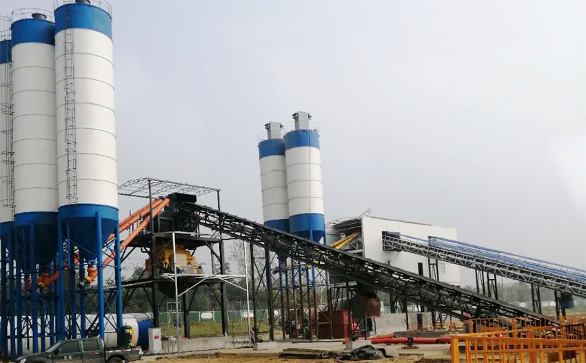 億立HZS180混凝土攪拌站在安徽六安安裝調(diào)試成功，準(zhǔn)備投產(chǎn)(圖文)