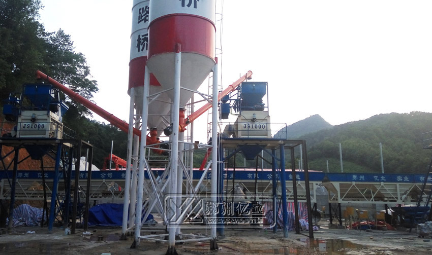 小型混凝土攪拌站路橋工程現(xiàn)場(chǎng)